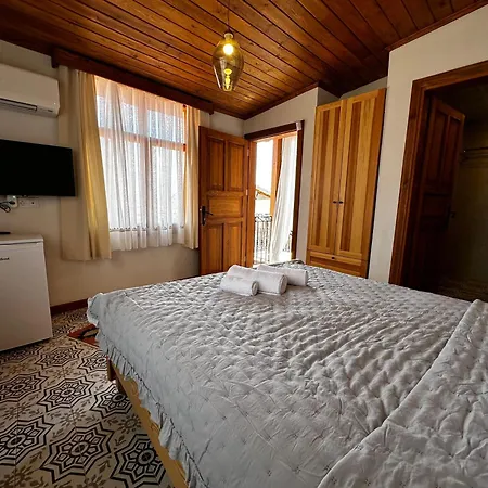 Rhea - Pergamon Villa *