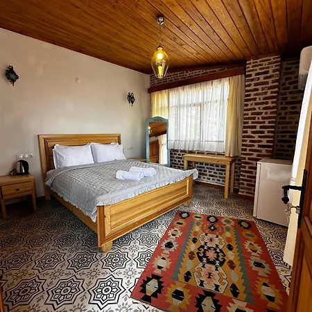 Rhea - Pergamon Villa *