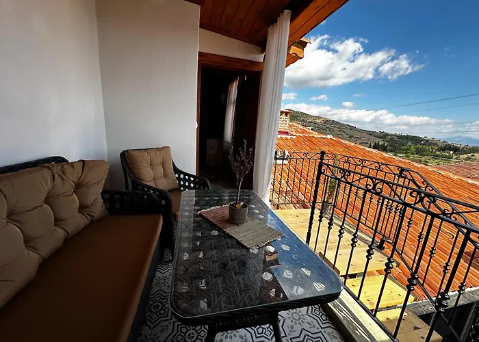 Rhea - Pergamon Willa Bergama