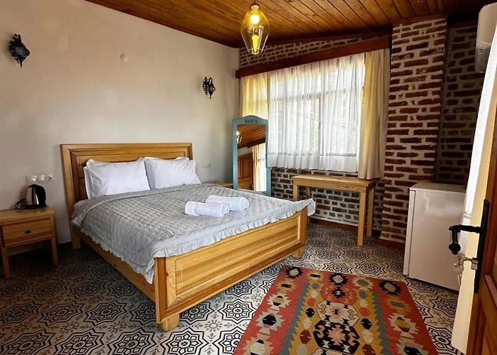 Rhea - Pergamon Willa *