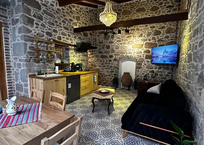 Rhea - Pergamon Willa *